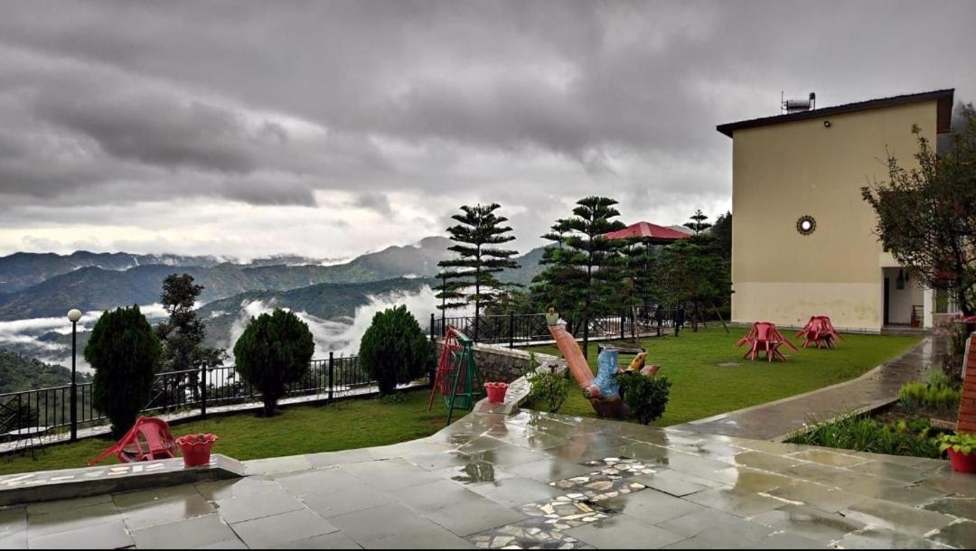 Mist N Meadows Resort Rājgarh 외부 사진