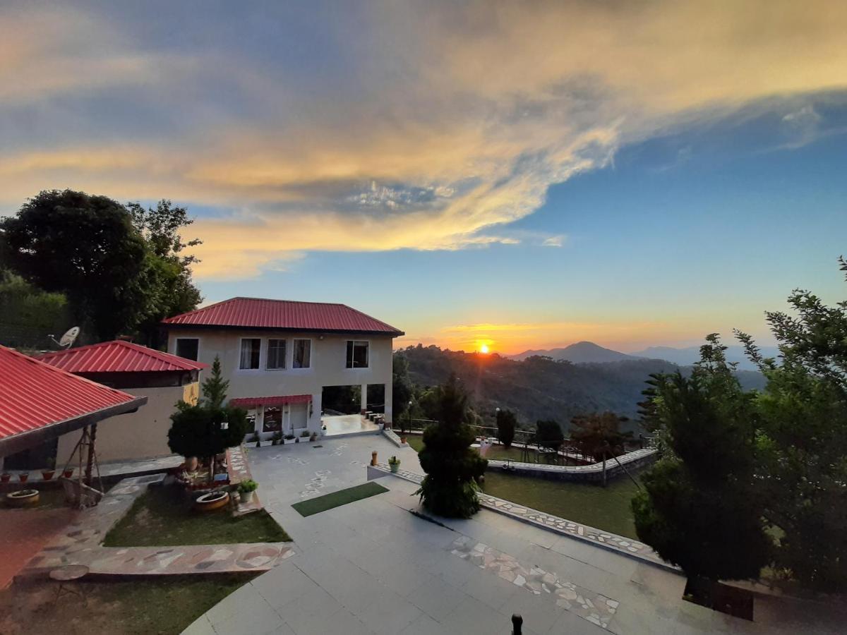 Mist N Meadows Resort Rājgarh 외부 사진