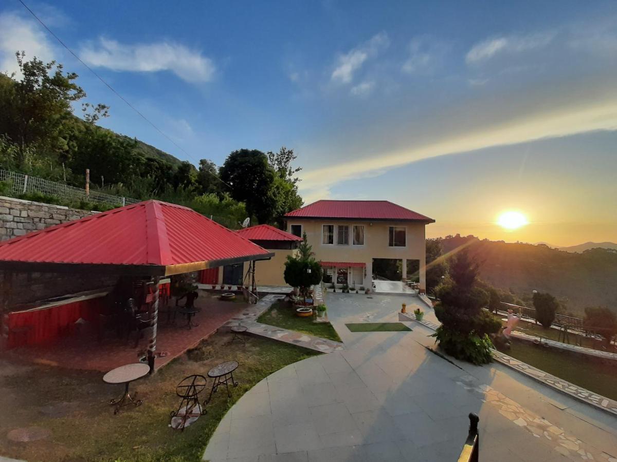 Mist N Meadows Resort Rājgarh 외부 사진